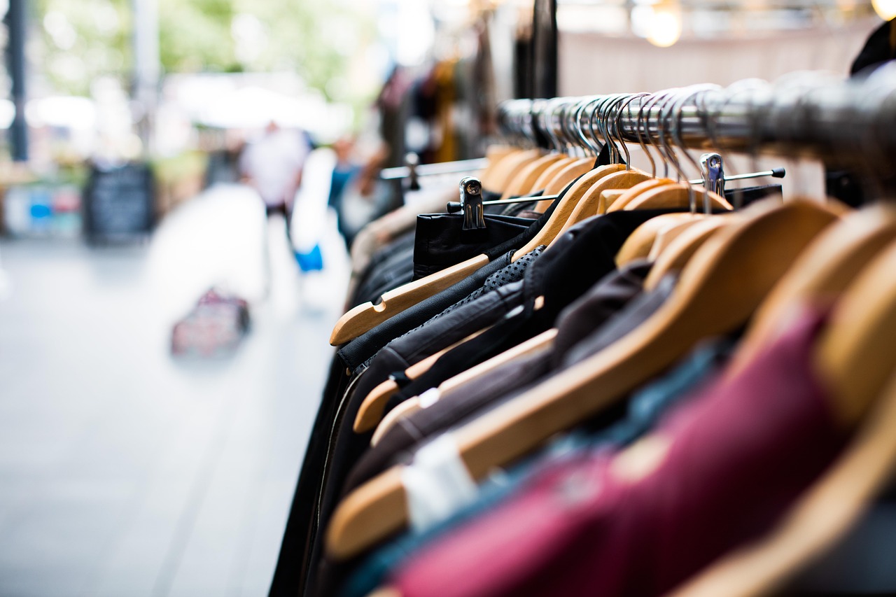 Concrete and Cashmere: Building a Capsule Wardrobe That Lives in Two Worlds